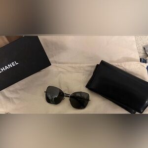 #chanel sunglasses butterfly chain not included